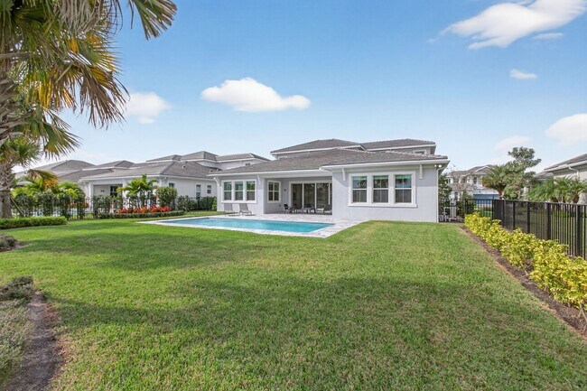 Building Photo - 9249 Crestview Cir