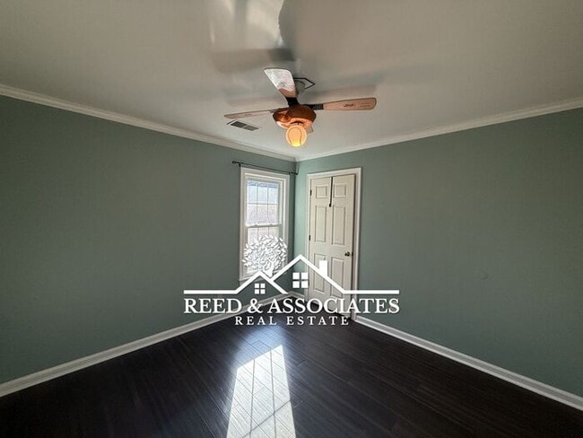 Building Photo - Spacious: 4 Bedroom in Cordova!