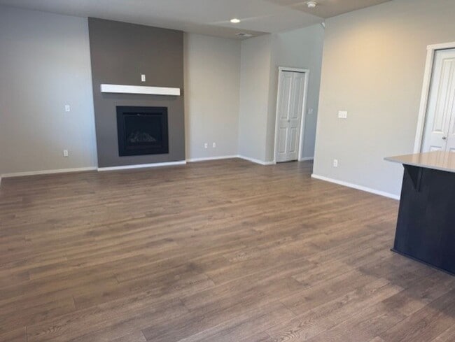 Building Photo - MOVE IN SPECIAL $1000 OFF FIRST MONTH'S RE...