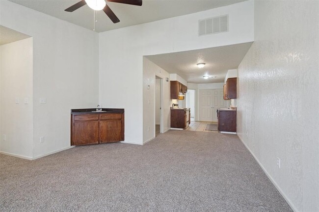 Building Photo - 6203 SE 47th St