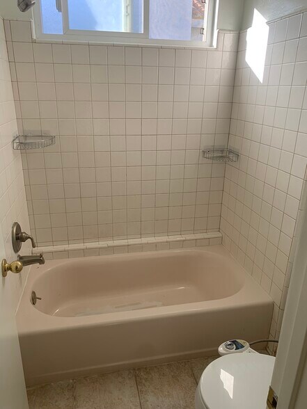 Shared Bathroom - 1317 26th St