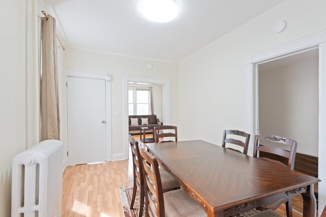 Building Photo - 9 W 15th St