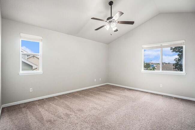 Building Photo - Spacious 4-Bedroom Home with Gourmet Kitch...