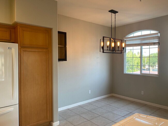 Building Photo - 610 Sunrise Dr