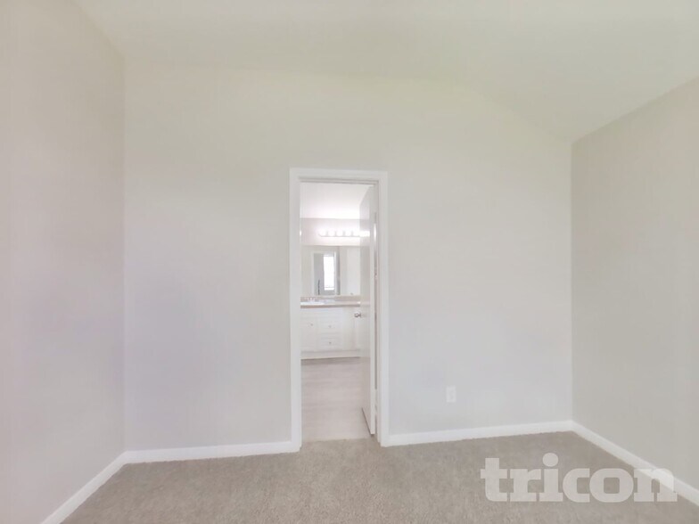 Building Photo - 18311 Autumn Trails Ln