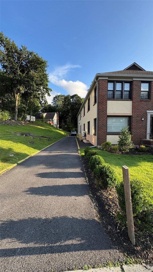 Building Photo - 504 Ashford Ave