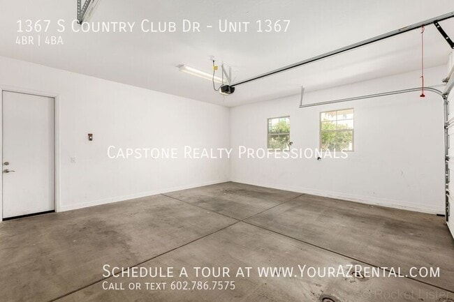 Building Photo - 1367 S Country Club Dr