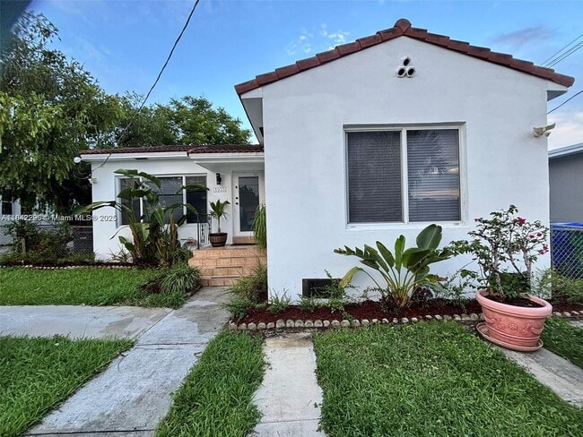 Building Photo - 1933 SW 17th Ct