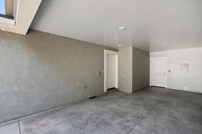 Building Photo - 254 Monroe St