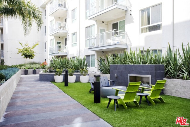 Building Photo - 12655 Bluff Creek Dr