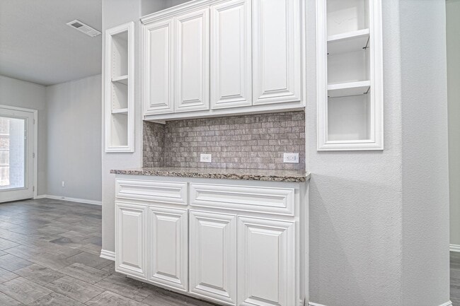 Building Photo - 819 Pentagon Rd