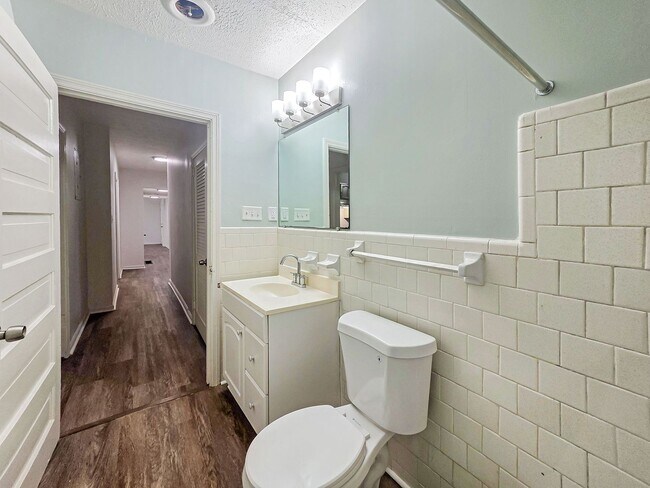 Building Photo - 1111 Lawton Pl SW