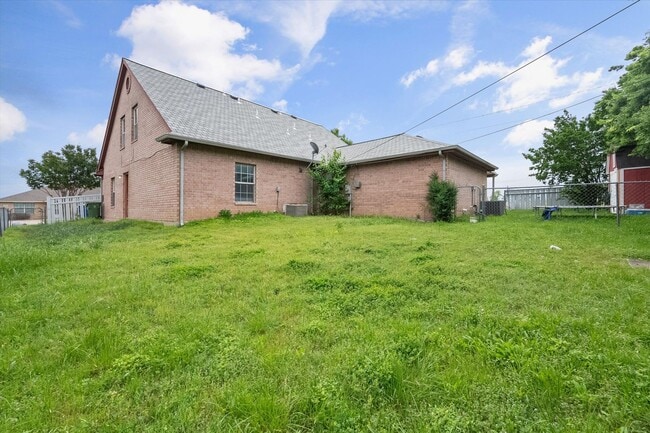Building Photo - 612 Kings Way Dr