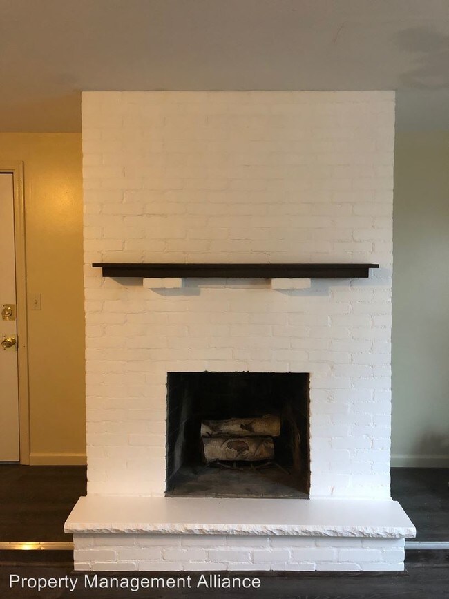 Building Photo - 3116 Court St