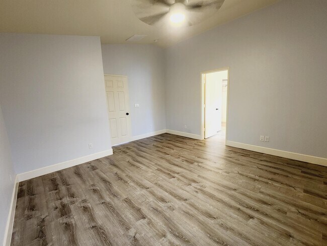 Building Photo - 9715 Wailings Ave