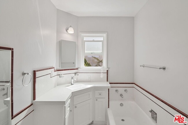 Building Photo - 2383 Panorama Terrace