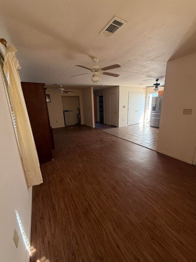 Building Photo - 408 W Main St