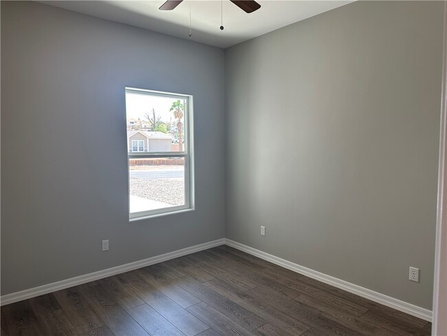 Building Photo - 1705 Talc Rd