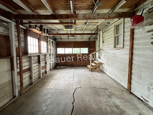Building Photo - 728 W 10th St