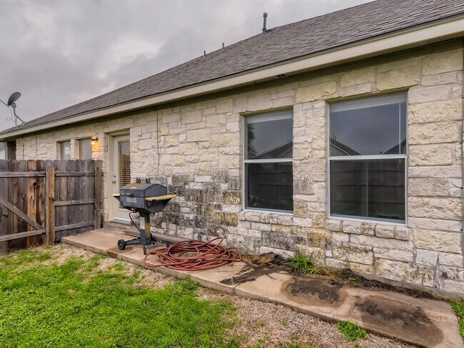 Building Photo - 2858 Southampton Way