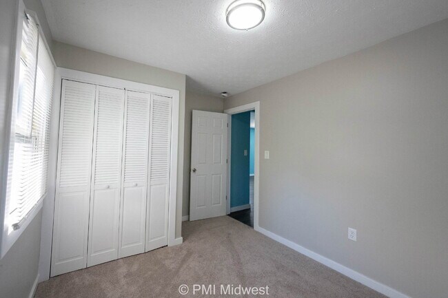 Building Photo - "Charming 3-Bed, 2-Bath Home in Indianapol...