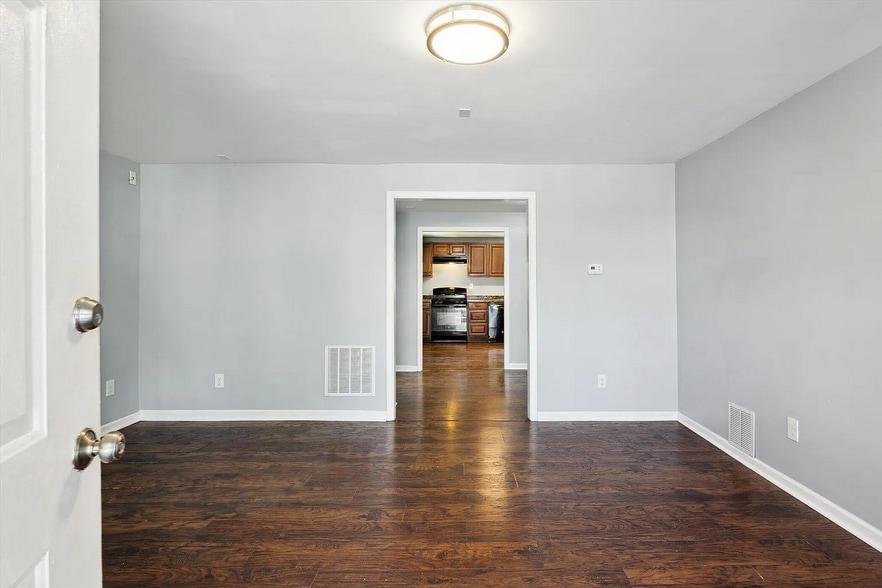 Building Photo - 330 Richmond Ave