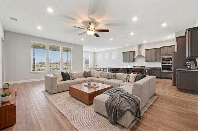 Building Photo - 513 Barnhill Lp