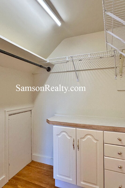 Building Photo - 842 Oaklawn Ave