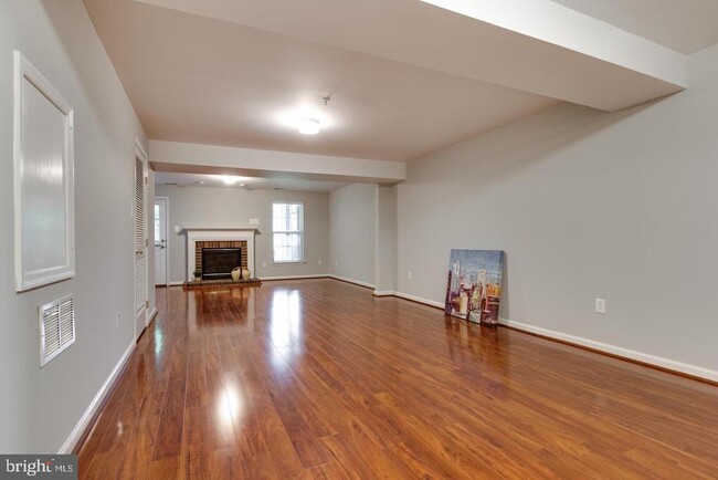 Building Photo - 8832 Papillon Dr