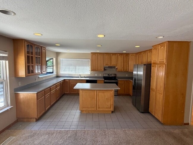 Building Photo - Massive 3-Bedroom El Cerrito Home Minutes ...