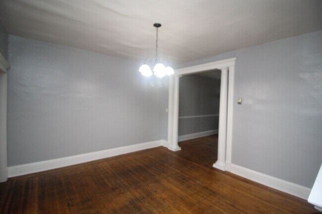 Building Photo - 2026/2027 JHU Off-campus Large 5bd/2.5ba home w/ Parking Spot! Available 6/9/26