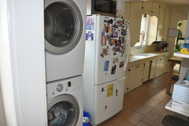 Building Photo - North Park 4BR/ 2BA "1,800 Square Feet" Si...