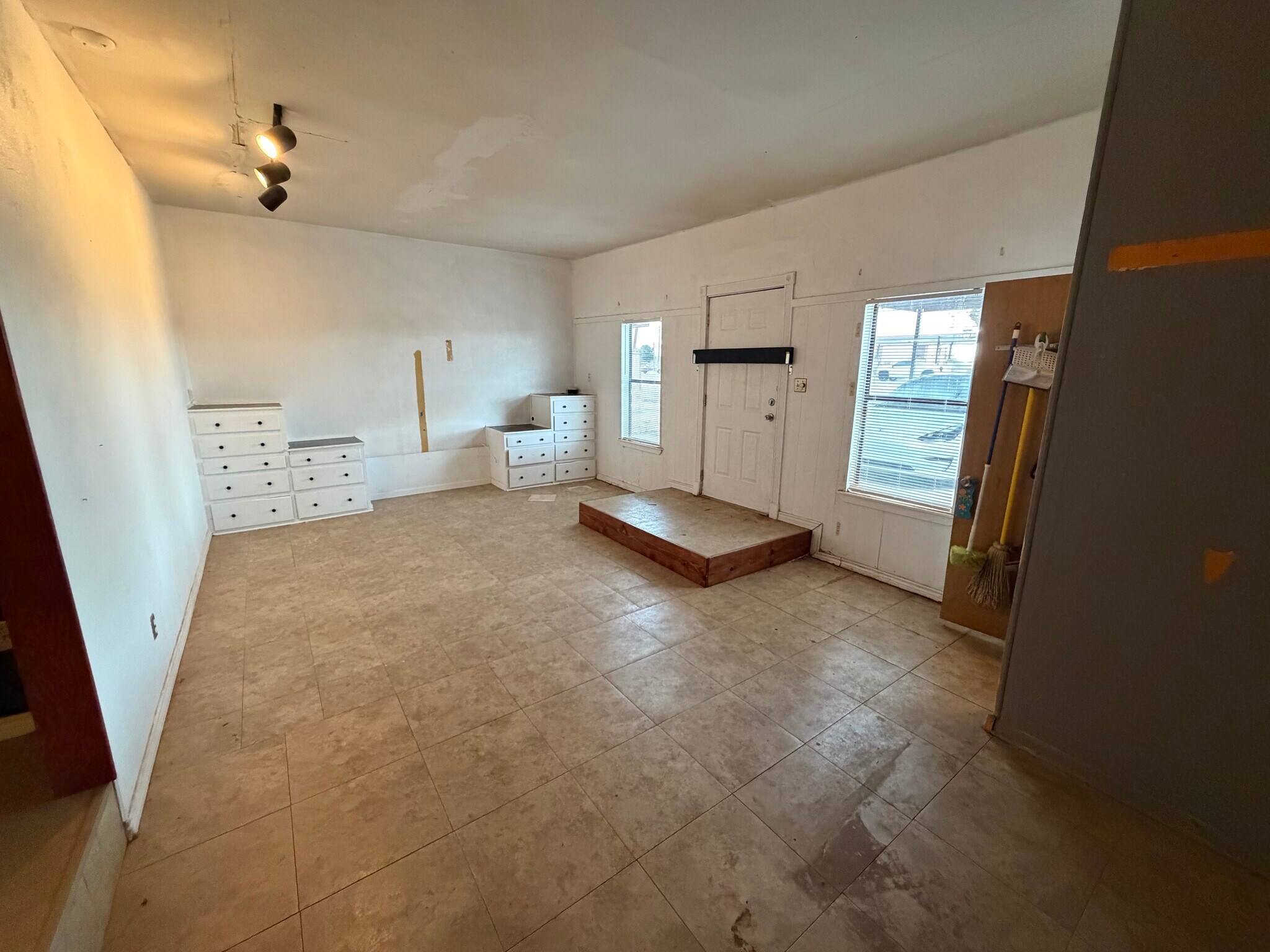 Building Photo - 3408 Upland Ave