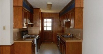 Building Photo - 2631 Manchester Dr