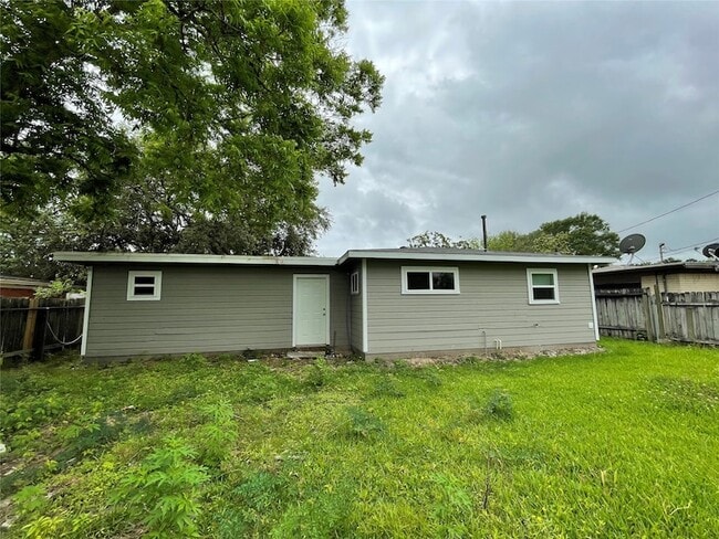 Building Photo - 2526 Jackson