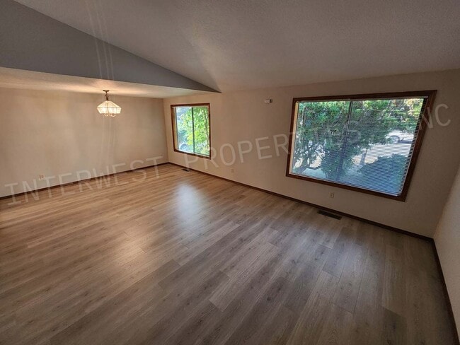 Building Photo - 3 bd 2ba Ranch Style Home with Deck, Fence...