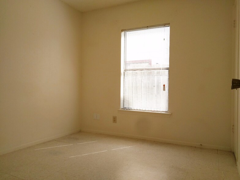 Bedroom 3 or Office Room - 2521 Corian Glen Dr
