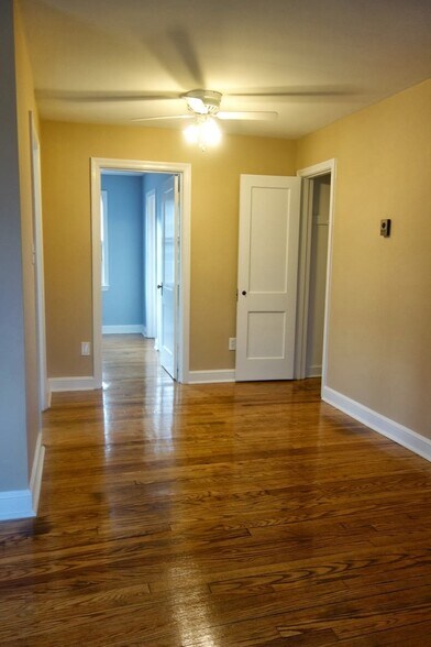 Building Photo - 816 Greenwood Cir