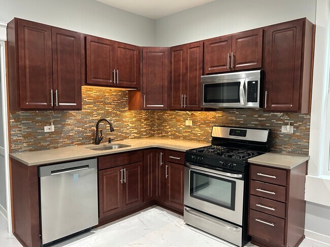 Building Photo - 1263 W Thorndale Ave