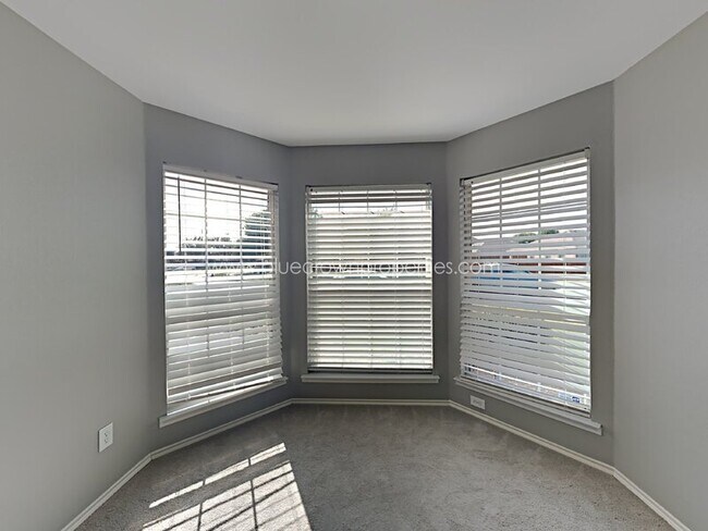 Building Photo - 9804 Southgate Dr