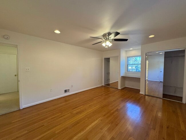 Building Photo - Spacious 4 Bed 2/2 Bath Home with Park-Lik...