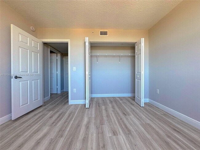Building Photo - 3000 Coral Wy