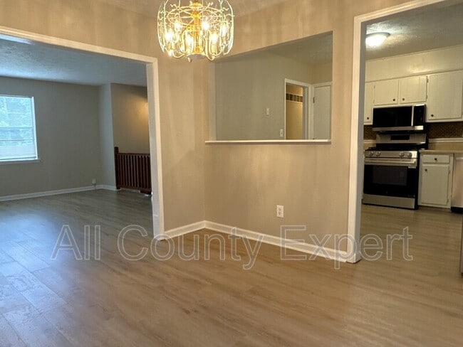 Building Photo - 5798 Hilton Ridge Rd