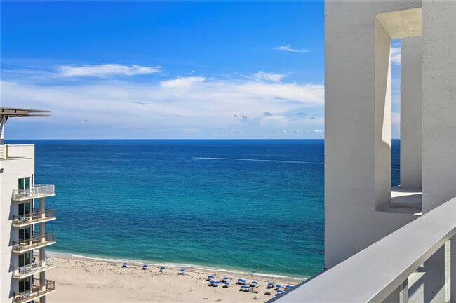 Building Photo - 3100 N Ocean Dr