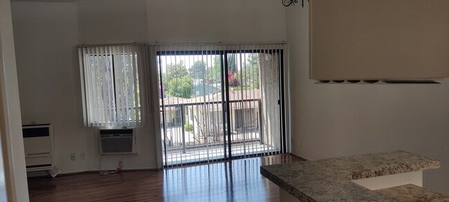 Building Photo - 6827 Whitsett Ave