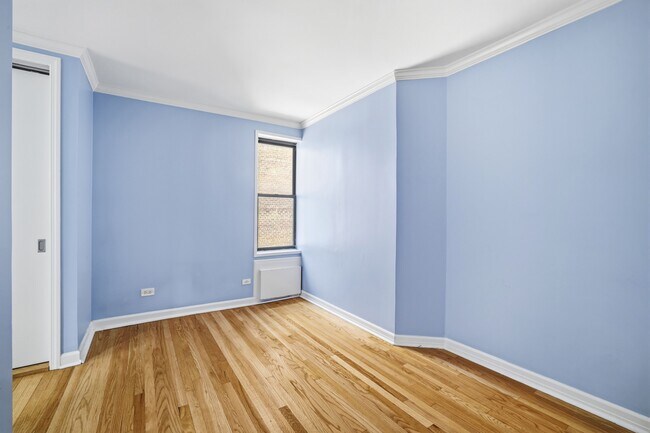 Building Photo - 400 W 58th St