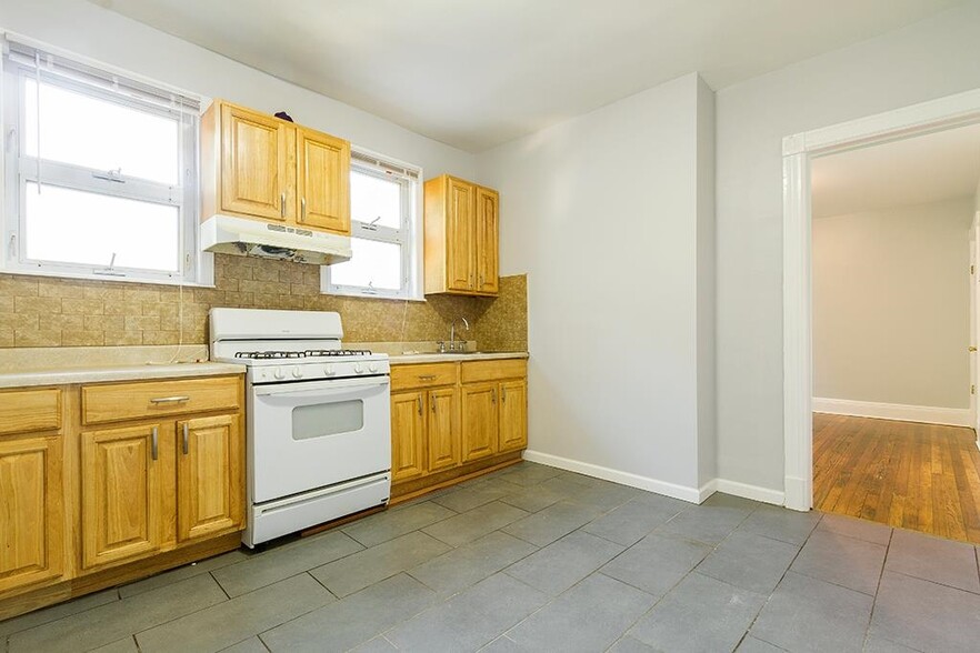 Building Photo - 43 W 26th St
