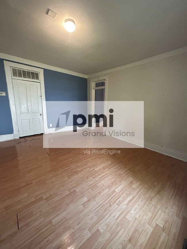 Building Photo - 321 A St
