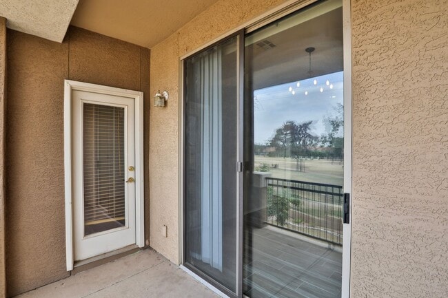 Building Photo - Stylish Mesa Condo with Modern Comforts & Prime Location