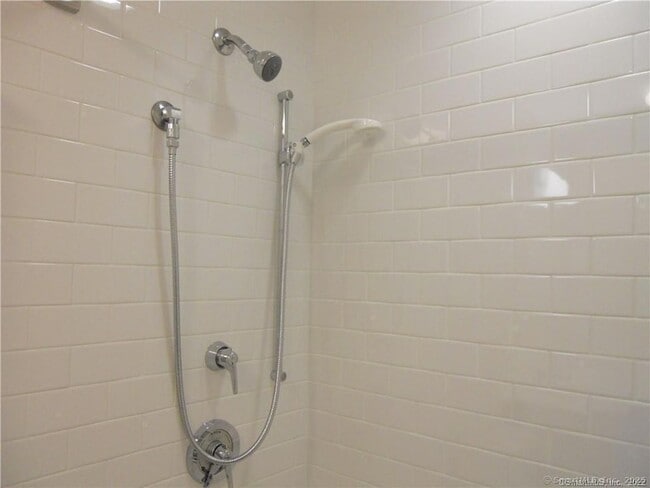 Building Photo - 10 Rockfield Dr